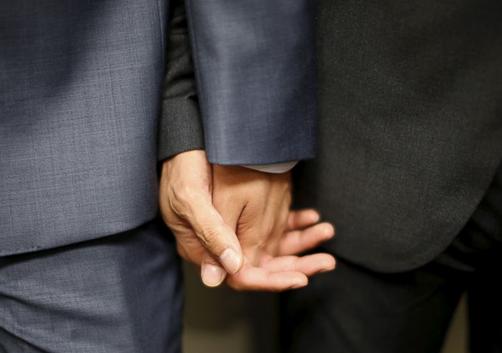 发现已经已经离婚多年的老爸玩同志交友软件Blued该用怎样的心情面对？